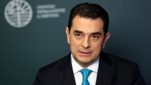 Ο Κ. Σκρέκας επανέλαβε ότι σκοπός είναι να γίνονται πραγματικές και όχι παραπλανητικές εκπτώσεις και προσφορές και γιαυτό προωθείται από το υπουργείο Ανάπτυξης και σχετική μεταρρύθμιση.