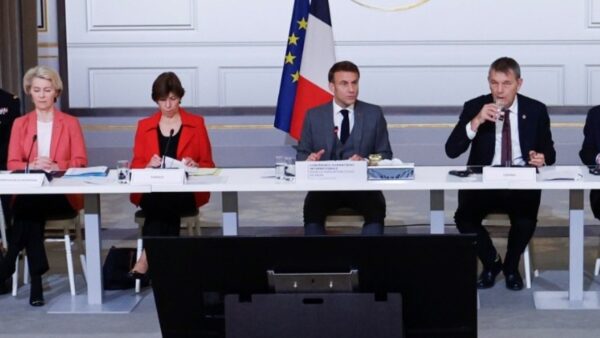 Άνευ όρων απελευθέρωση των ομήρων από τη Χαμάς και κατάπαυση του πυρός στη Γάζα ζήτησε ο Μακρόν