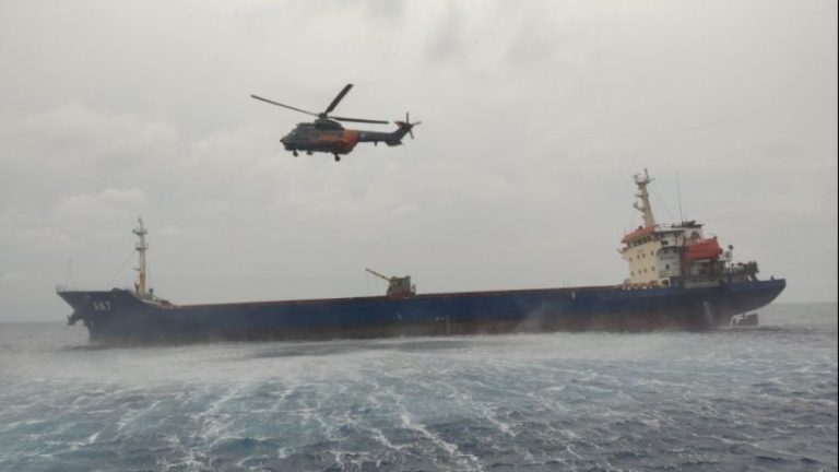 Φορτηγό πλοίο με 14 άτομα βυθίστηκε ανοικτά της Λέσβου - Eντοπίστηκε σώος ένας ναυτικός