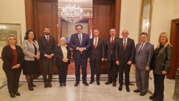 Κυρ. Πιερρακάκης: Επίσκεψη στα σχολεία της ομογένειας στην Κωνσταντινούπολη