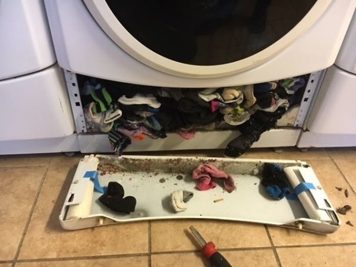 Φωτο: Πού πηγαίνουν οι κάλτσες όταν χάνονται στο πλυντήριο