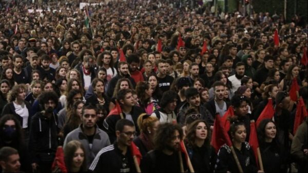 Μαζική πορεία για τα 50 χρόνια από την εξέγερση του Πολυτεχνείου