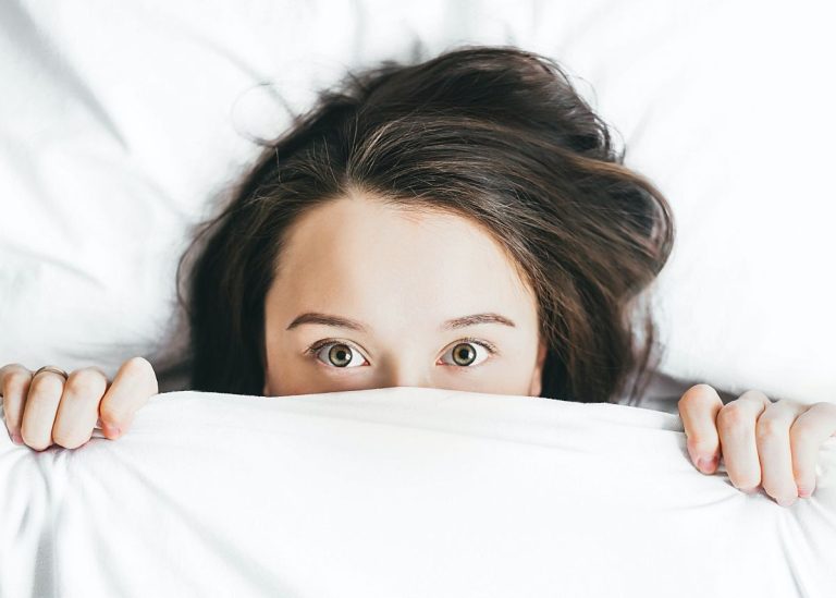 Παράλυση ύπνου: Τι είναι και πώς μπορείτε να την αντιμετωπίσετε