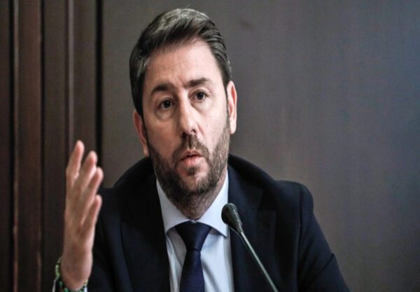 Συνάντηση με παραγωγικούς φορείς της Θεσσαλίας, στη Λάρισα, είχε το μεσημέρι της Κυριακής ο πρόεδρος του ΠΑΣΟΚ-Κινήματος Αλλαγής, Νίκος Ανδρουλάκης, στα πλαίσια της περιοδείας του κόμματος με στόχο την αποτίμηση της πορείας των έργων αποκατάστασης στις πληγείσες περιοχές από τις πλημμύρες.