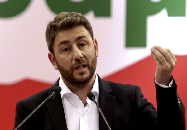 Ο κ. Ανδρουλάκης κατηγόρησε τη κυβέρνηση για σκανδαλώδεις φοροαπαλλαγές υπέρ εχόντων και κατεχόντων με πιο χαρακτηριστικές: Τη μείωση του φόρου στα διανεμόμενα κέρδη των μετόχων από 10% στο 5%