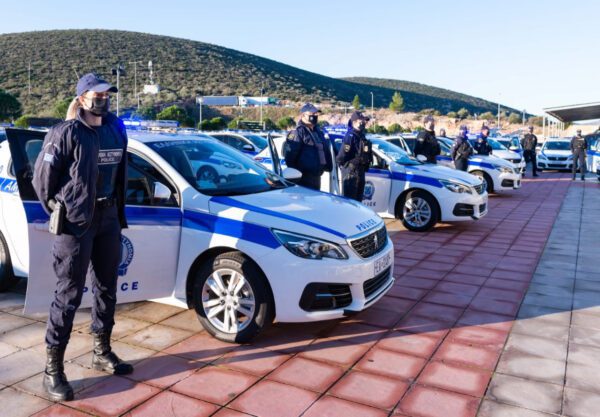 Αστυνομικοί με τα οχήματά τους τον παρέλαβαν από τον κόμβο Πανοράματος και μέσω κεντρικών δρόμων τον βοήθησαν να φτάσει με το αυτοκίνητό του στο ΑΧΕΠΑ, σε διάστημα 20 λεπτών από τότε που έγινε η κλήση.