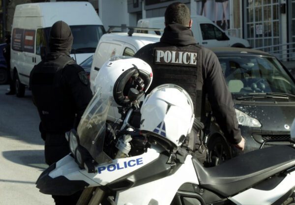 Μετά τους πρώτους 20 Κροάτες, οι αιτήσεις των οποίων για έξοδό τους από τη φυλακή έγιναν δεκτές, άλλοι δέκα συμπατριώτες τους θα περάσουν την πύλη εξόδου των φυλακών με την επιβολή του όρου να μην εισέλθουν στη χώρα για παρακολούθηση αγώνα, καθώς και με την υποχρέωση καταβολής χρηματικής εγγύησης.