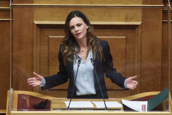 η κυρία Αχτσιόγλου είπε ότι ο προϋπολογισμός θα έπρεπε να βάζει σε προτεραιότητα τους πολλούς.