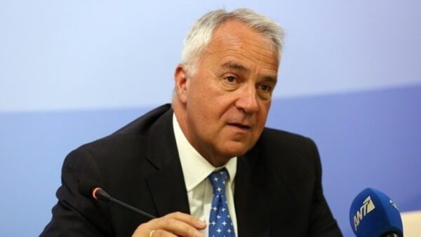 «ο πρωθυπουργός θέτει το ζήτημα της αποτελεσματικής λειτουργίας, ίσως και της ίδιας της υπάρξεως του κράτους δικαίου στην Αλβανία.