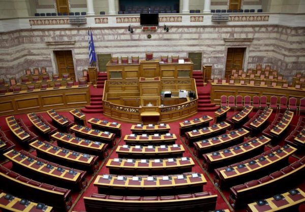 Η κυβέρνηση έχει δεσμευτεί ότι τα 3 δισεκ. ευρώ που θα εξασφαλιστούν θα κατευθυνθούν στην υγεία και την παιδεία.