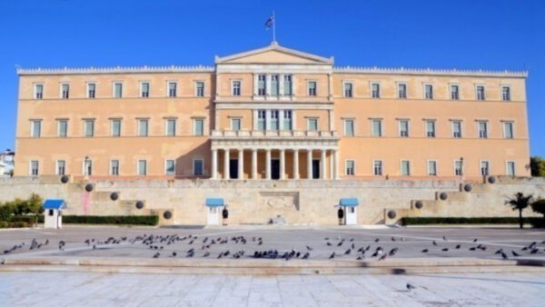 Με την κλήση υπουργών και στελεχών των σιδηροδρόμων της περιόδου 1997-2004 αρχίζει, από την ερχόμενη Δευτέρα, στην εξεταστική επιτροπή «για τη διερεύνηση του εγκλήματος των Τεμπών», η εξέταση μαρτύρων και η συλλογή εγγράφων, προκειμένου να φωτιστεί η υπόθεση του σιδηροδρομικού δυστυχήματος της 28ης Φεβρουαρίου 2023, που προκάλεσε το θάνατο 57 ανθρώπων.