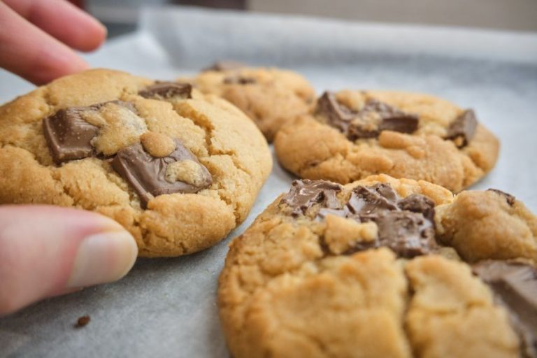 Η πιο εύκολη συνταγή για μπισκότα σοκολάτας – Το μυστικό για να γίνουν τραγανά