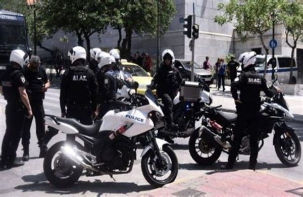 Οι πολίτες - θύματα κλοπής της φερόμενης εγκληματικής οργάνωσης μπορούν να επικοινωνήσουν κατά τις ώρες 10:00 - 13:00 με το Τμήμα Εγκλημάτων κατά Ιδιοκτησίας στα τηλέφωνα 2310388328 για αναγνώριση των κλοπιμαίων.