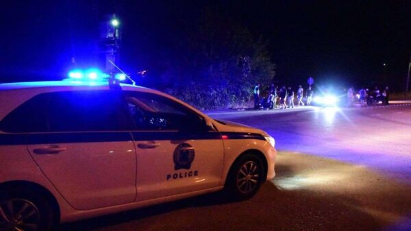 Άγριο έγκλημα στα Καλύβια: 16χρονος μαχαίρωσε μέχρι θανάτου τον πατέρα του