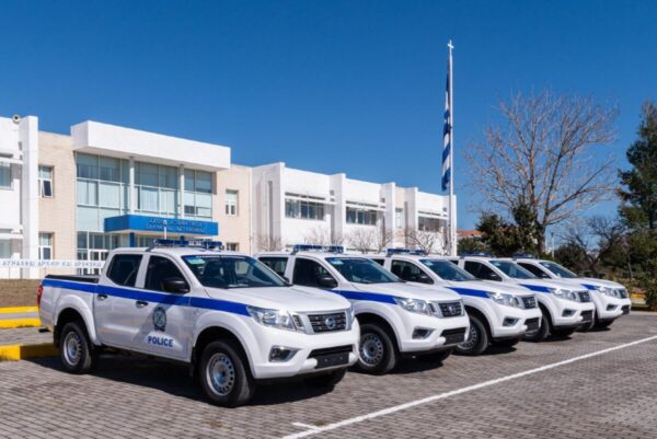 Το περιστατικό έγινε χθες το μεσημέρι, ενώ οι δράστες έγιναν αντιληπτοί από περιπολικό της Αστυνομίας, την ώρα που φόρτωναν τα κλοπιμαία σε Ι.Χ. φορτηγό, οπότε συνελήφθησαν με την αυτόφωρη διαδικασία.