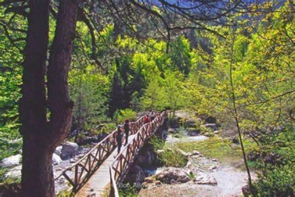 Αγέρωχο στέκει και πάλι το «πληγωμένο» μοναστήρι του Ολύμπου