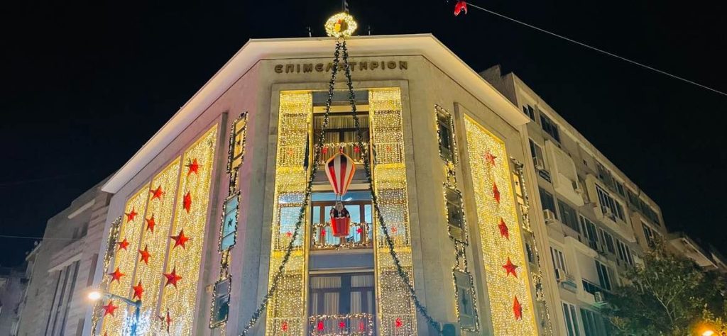 Το Επιμελητήριο Σερρών «φόρεσε τα γιορτινά του»- Εορταστική ατμόσφαιρα ενόψει των Χριστουγέννων.