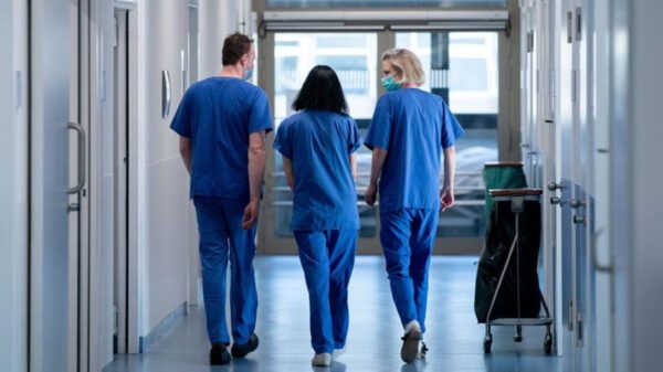 Στη διάρκεια της συνάντησης επισημάνθηκε ότι οι θέσεις των νέων ιατρών θα αναδειχθούν ακόμη περισσότερο προσεχώς από τον ΙΣΘ ενώ επίκειται διερεύνηση κι άλλων ζητημάτων που τους απασχολούν, με χρήση σχετικών ερωτηματολογίων στο σύνολο των ειδικευομένων και στη συνέχεια προγραμματισμός διεκδικητικών δράσεων προκειμένου να βρεθούν λύσεις.