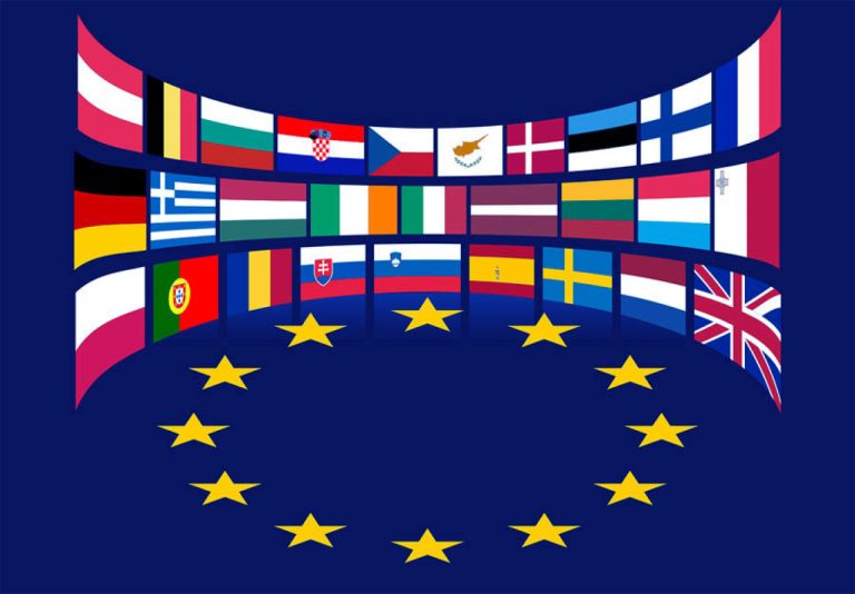 Σύμφωνα με το Ευρωβαρόμετρο, το 72% των πολιτών της ΕΕ και το 73% των Ελλήνων πολιτών πιστεύει ότι η χώρα τους έχει ωφεληθεί από την ένταξη στην ΕΕ.