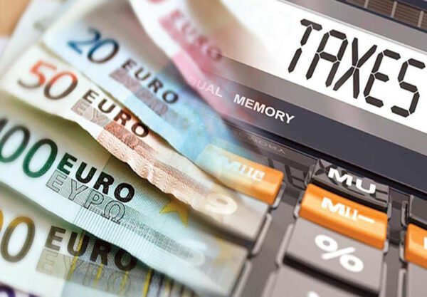Εξαιρούνται πλήρως από τον τεκμαρτό τρόπο φορολόγησης τα καφενεία που βρίσκονται σε χωριά με λιγότερους από 500 κατοίκους και νησιά με πληθυσμό έως 3.100 κατοίκους.