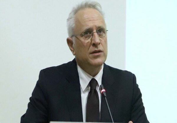 «Αυτή τη νέα κεντροαριστερά οφείλουμε να δημιουργήσουμε μέσα στον ΣΥΡΙΖΑ ΠΣ, όσοι πιστεύουμε σε αυτήν. Και τελικά, αυτή η νέα κεντροαριστερά ή θα βρει χώρο να αναπνεύσει και να αναπτυχθεί εντός του ΣΥΡΙΖΑ ΠΣ ή εκτός αυτού».