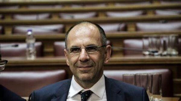 «Και όσο η χώρα μας παραμένει σε αυτό, δεν χρειάζεται υπερβολική ρητορική ή χωρίς λόγο επιθέσεις, αλλά πάντα ο σεβασμός στο Διεθνές Δίκαιο, οι σχέσεις καλής γειτονίας, είτε πρόκειται για την άμεση γειτονία είτε για την ευρύτερη περιοχή, αυτό είναι κάτι στο οποίο προσπαθούμε τα τελευταία χρόνια όλοι να επιμένουμε και πιστεύω με καλά αποτελέσματα για τον τόπο»