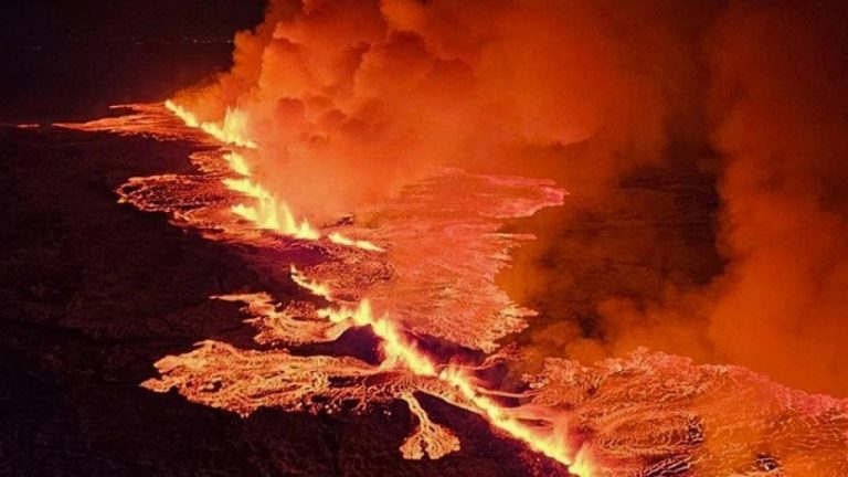 Το 2021, το 2022 και τον περασμένο Ιούλιο, οι ηφαιστειακές εκρήξεις σε έναν ακατοίκητο τομέα στα περίχωρα του Γκρίνταβικ είχαν γίνει μεγάλες τουριστικές ατραξιόν, προσελκύοντας σχεδόν 680.000 επισκέπτες, σύμφωνα με το ισλανδικό Γραφείο Τουρισμού.
