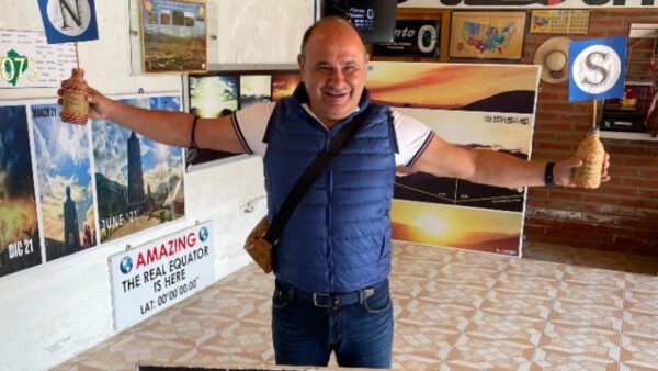 «Ο στόχος μου είναι να δω όλο τον κόσμο. Οι χώρες είναι περίπου 200 και αυτή τη στιγμή έχω επισκεφθεί 126 και είμαι έτοιμος να συνεχίσω»