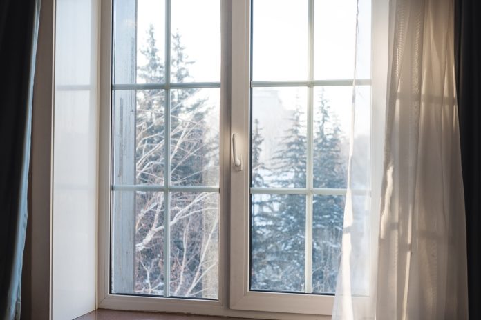 Πόση ώρα πρέπει να ανοίγεις τα παράθυρα τον χειμώνα