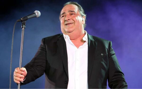 Πέθανε ο σπουδαίος λαϊκός τραγουδιστής Βασίλης Καρράς