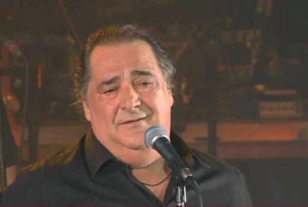 Βασίλης Καρράς: «Δημήτρη χάνομαι, φίλε μου... » – Η συγκλονιστική ιστορία του τραγουδιού που το είπε μόνο μία φορά