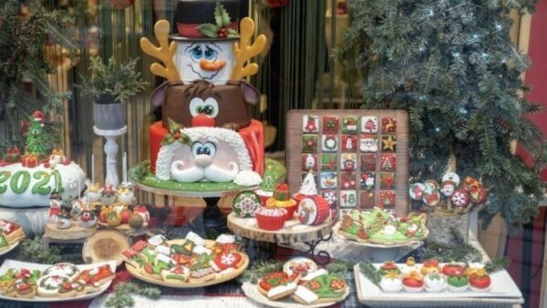 Από 15/12 σε ισχύ το εορταστικό ωράριο των καταστημάτων