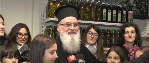 Σέρρες: Δώρισαν τρόφιμα στο κοινωνικό παντοπωλείο τα παιδιά των κατηχητικών της Μητρόπολης