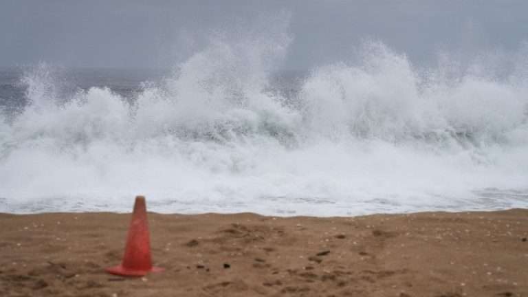 Προειδοποίηση στους κατοίκους παράκτιων περιοχών της Καλιφόρνιας για κύματα ύψους 12 μέτρων