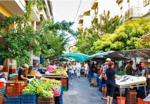 Όπως είπε ο δήμαρχος Ηρακλείου Βασίλης Λαμπρινός, η σκέψη υπήρχε καιρό και είχε συζητηθεί τόσο με τους εμπόρους, όσο και με τους παραγωγούς που εξαρχής υπήρξαν σύμφωνοι ως προς μια τέτοια εφαρμογή.