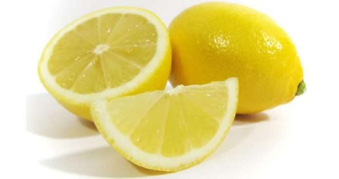 5 πράγματα που δεν πρέπει ποτέ να καθαρίζετε με λεμόνι