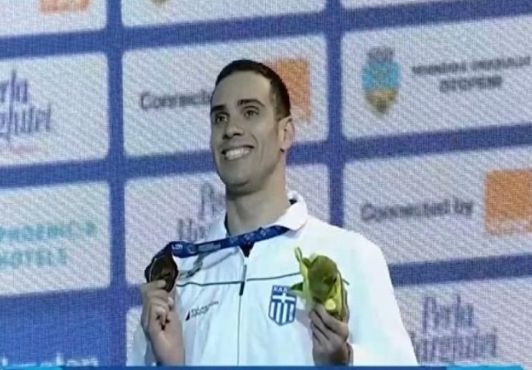 Ο Έλληνας πρωταθλητής ήταν τρίτος στα 100μ μικτής ατομικής, στην τελευταία ημέρα των αγώνων και φόρεσε στο στήθος του το χάλκινο μετάλλιο, όπως είχε κάνει μερικά 24ωρα νωρίτερα και η Ντουντουνάκη.