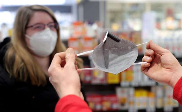 Κορονοϊός: Σύσταση για χρήση μάσκας σε κλειστούς χώρους, νοσοκομεία και ΜΜΜ – Τι αποφάσισε η Εθνική Επιτροπή Λοιμώξεων