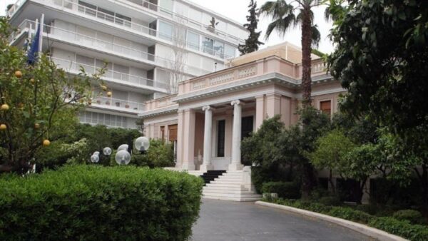 Κυβερνητικές πηγές για τροπολογία υπουργείου Μετανάστευσης και Ασύλου