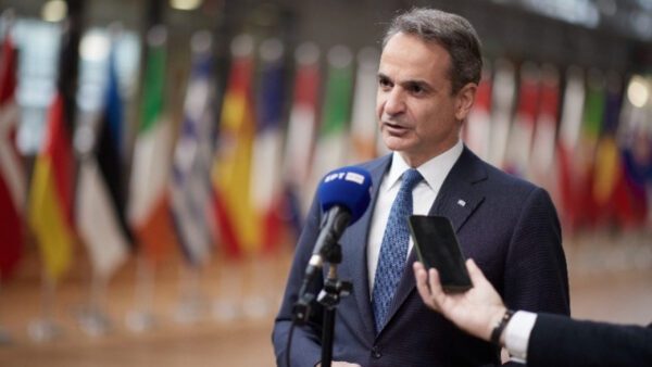 Ο κ. Μητσοτάκης εκτίμησε ότι θα υπάρξει έκτακτο Ευρωπαϊκό Συμβούλιο στα τέλη Ιανουαρίου, ώστε να επιχειρήσουν να συμφωνήσουν στο πλαίσιο που αποδέχονται οι 26 χώρες και όχι η Ουγγαρία.