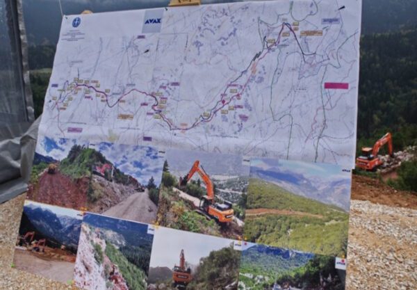 «Δεκαετίες τώρα περίσσεψαν οι μελέτες εξετάζοντας εναλλακτικές επιλογές μικρές ή μεγαλύτερες παρεμβάσεις» υπογραμμίζει ο πρόεδρος του ΤΕΕ Ανατολικής Στερεάς Θανάσης Λυκόπουλος μιλώντας στο ΑΠΕ-ΜΠΕ.