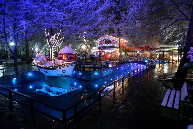 Η Ονειρούπολη Δράμας, παραμένει πάντα ένας από τους δημοφιλέστερους χριστουγεννιάτικούς εορταστικούς προορισμούς.
