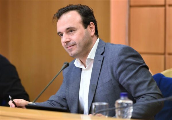 Στο περιθώριο των εργασιών του συμβουλίου, ο υπουργός συναντήθηκε με τον Γάλλο αρμόδιο υπουργό για τις Ψηφιακές Υποθέσεις Jean-Noël Barrot, καθώς επίσης και με τον Επίτροπο για την Εσωτερική Αγορά Thierry Bretton και τον αντιπρόεδρο της Ευρωπαϊκής Επιτροπής για την Προώθηση του Ευρωπαϊκού Τρόπου Ζωής Μαργαρίτη Σχοινά.