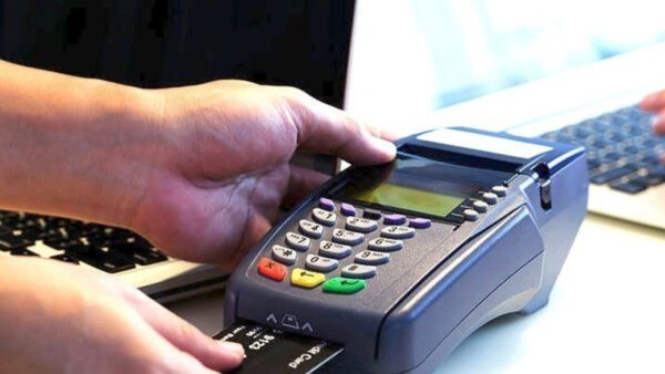 Σύμφωνα με την νέα ΚΥΑ επεκτείνεται η υποχρέωση αποδοχής πληρωμής με κάρτα (χρεωστικές ή πιστωτικές) σε επιπλέον 35 (ΚΑΔ) κλάδους της ελληνικής οικονομίας.
