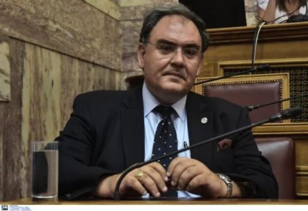 Ο κ. Σαρηγιάννης ανέφερε χαρακτηριστικά ότι κυρίως στα παιχνίδια, ενόψει μάλιστα των Χριστουγέννων, θα πρέπει να δίνεται μεγάλη σημασία στα υλικά από τα οποία κατασκευάζονται.