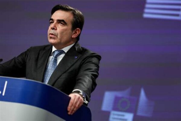 Η Ούρσουλα φον ντερ Λάιεν αναθέτει επιπλέον αρμοδιότητες στον αντιπρόεδρο της Επιτροπής, Μαργαρίτη Σχοινά, ο οποίος θα είναι υπεύθυνος και για τις Διεθνείς Εταιρικές Σχέσεις εκτός από τα καθήκοντα που ήδη έχει στο χαρτοφυλάκιό του.