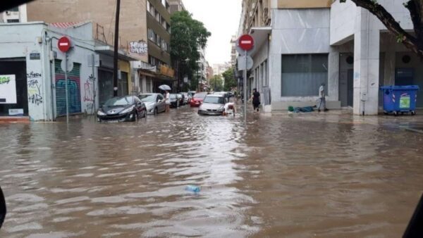 Οι προκαταβολές τόσο προς τις επιχειρήσεις, όσο και προς τις αγροτικές εκμεταλλεύσεις, στο πλαίσιο της κρατικής αρωγής, θα συνεχιστούν ανάλογα με τη ροή των στοιχείων και την πορεία ολοκλήρωσης του έργου των Επιτροπών Κρατικής Αρωγής της Περιφέρειας Θεσσαλίας.