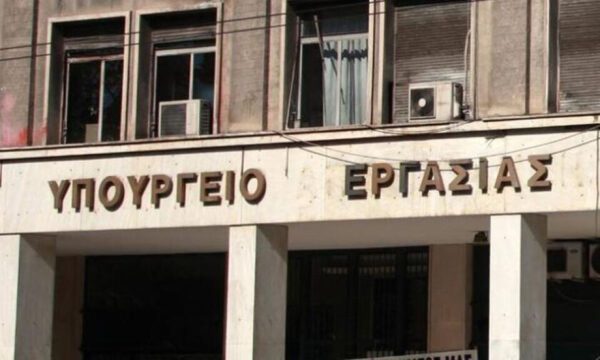 Ειδικά, για το έτος 2023 και προκειμένου να διευκολυνθεί η εύρυθμη λειτουργία της αγοράς κατά την εορταστική περίοδο, είναι δυνατή, κατ' εξαίρεση, η χορήγηση της αναπληρωματικής ανάπαυσης και κατά την εβδομάδα που ακολουθεί τις Κυριακές αυτές.