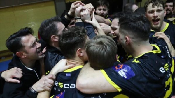 Η ΑΕΚ έσπασε το εφετινό αήττητο του Ολυμπιακού και πέρασε στους «8»