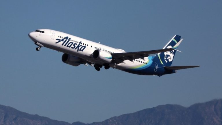 Αναγκαστική προσγείωση για αεροσκάφος της Alaska Airlines-Λίγο μετά την απογείωσή του αποκολλήθηκε παράθυρο